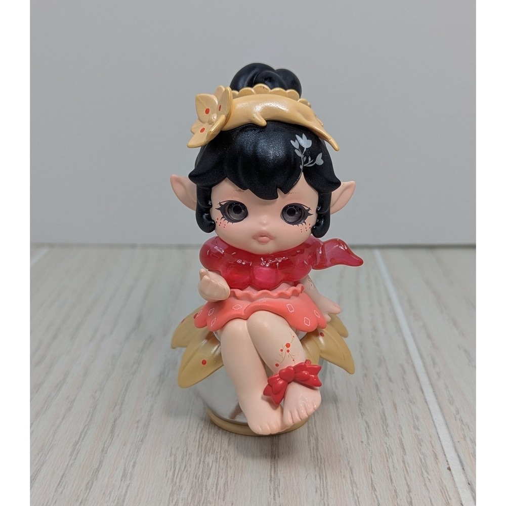 FLORA Compendium of Materia Medica Blind Box Red Ginseng Figure Only
